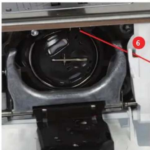 BERNINA 590 - Enfiler le fil de canette - 6