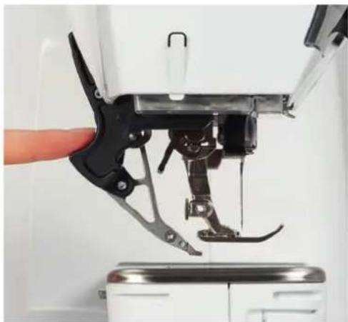 BERNINA 590 - Désactiver le système d'entraînement BERNINA Dual Transport - 1
