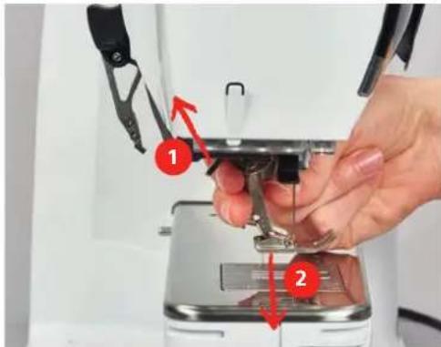 BERNINA 590 - Monter le pied pour broderie - 1