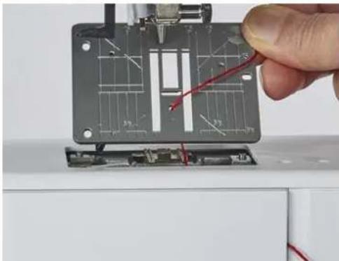 BERNINA 475 QE - Enfiler la ganse - 1