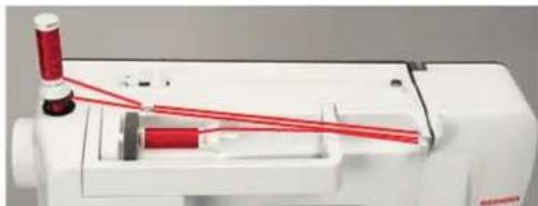 BERNINA 475 QE - Enfiler une aiguille triple - 2