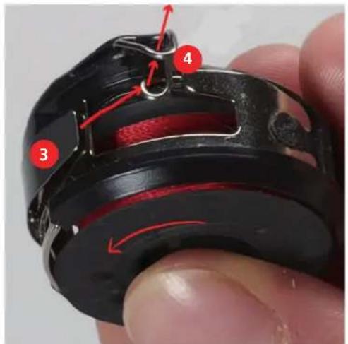BERNINA 475 QE - Enfiler le fil de canette - 4