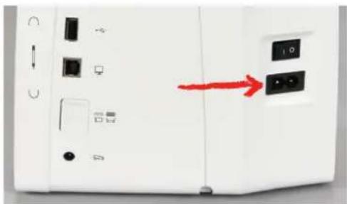 BERNINA 475 QE - Connecter la machine - 1