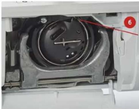 BERNINA 475 QE - Enfiler le fil de canette - 6