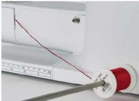 BERNINA 475 QE - Enfiler la ganse - 2