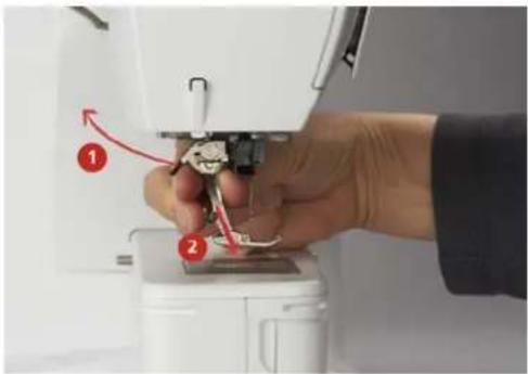 BERNINA 475 QE - Changer le pied-de-biche - 1