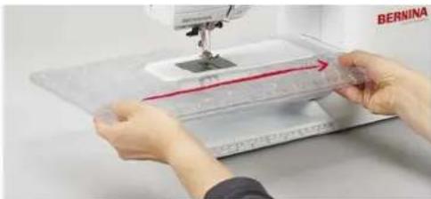 BERNINA 475 QE - Utiliser la table rallonge - 1