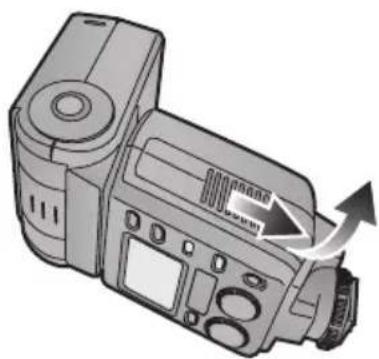 PANASONIC Lumix DMWFL500E - Desplace la tapa de las baterías para abrirla. - 1
