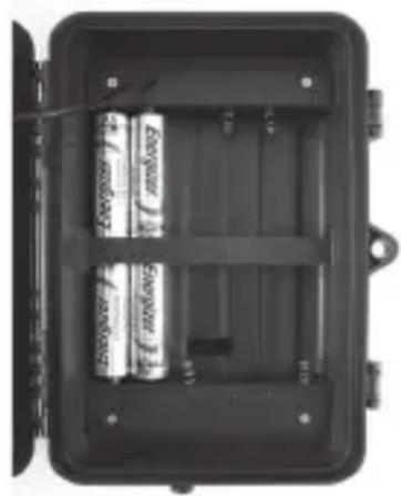 BUSHNELL NatureView HD Essential - Loading Batteries - 1