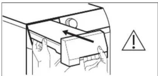 AEG TB5051TW - Svuotamento del contentatore dell'acqua - 4