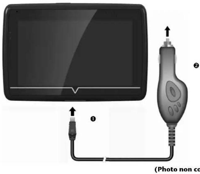 MEDION GoPal P4440 M20 - brancher l'adaptateur voiture - 1