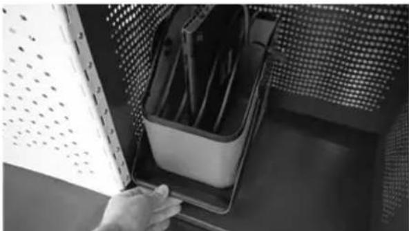 Lockncharge Carrier 15 - STEP 4 - Assembling your devices in the Carrier 15 Charging Station - 1