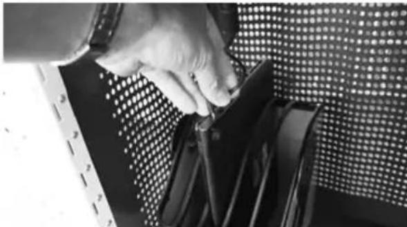Lockncharge Carrier 15 - ÉTAPE 4 — Assemblage de vos équipements dans la Carrier 15 Charging Station - 2