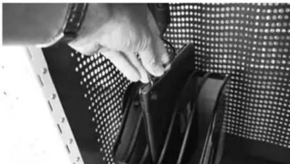 Lockncharge Carrier 15 - STEP 4 - Assembling your devices in the Carrier 15 Charging Station - 2