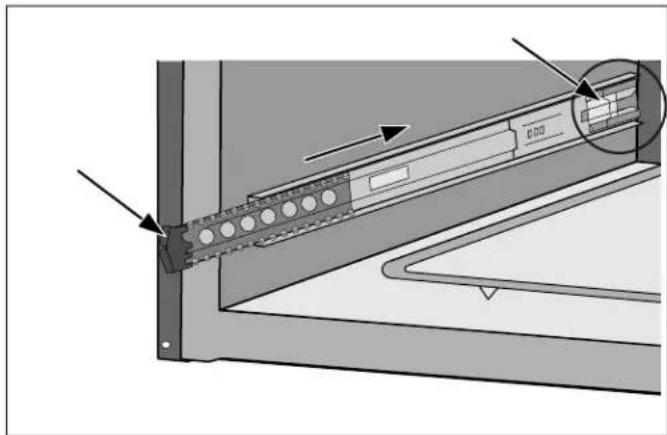 BOSCH HGIP056UC - Installation du tiroir dans le compartiment - 3