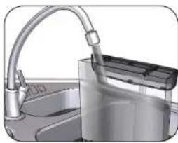 Solis Grind & Infuse Compact 1018 - IMBIBER LE FILTR A EAU SOLIS ET LE METTRE EN PLACE DANS LE RESERVOIR - 3