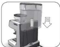 Solis Grind & Infuse Compact 1018 - WATERING THE SOLIS WATER FILTER AND INSTALLING IT IN THE TANK - 6