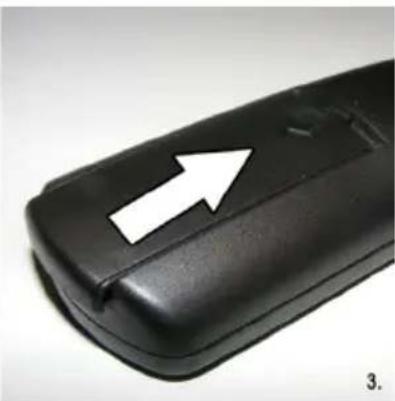 MANHATTAN MT19LED12DVX - Inserting Batteries - 3