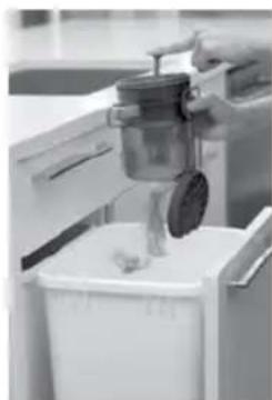 BISSELL Vac & Steam 1977N - Töm smutsbehållaren - 3