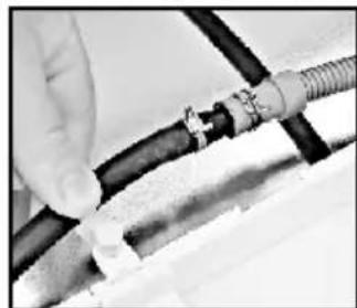 HOOVER VHC 980ATXS - Bringen Sie den Bausatz wie folgt an: - 9