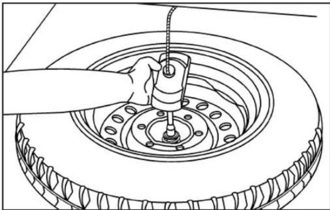 CADILLAC SRX (2009) - Dépose de la roue de secours - 2