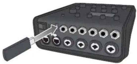 BOSE T4S ToneMatch - Een USB-stick aansluiten op de T4S/T8S - 1