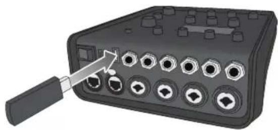 BOSE T4S ToneMatch - Collegamento di un Flash Drive al mixer T4S/T8S - 1