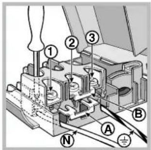 INDESIT KN3C76A(X)EU - Montage du câble d'alimentation - 3