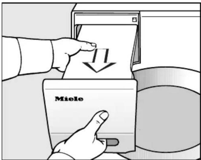 MIELE TWF 60040 CH - Vider le réservoir à eau condensée - 1