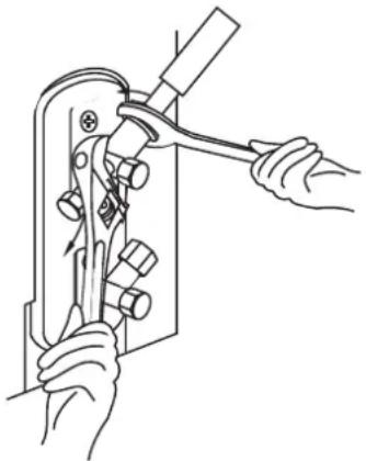 SAMSUNG AR18TXHQASIN - UTILISER LA CLÉ POUR PINCER LE CORPS PRINCIPAL DE LA VANNE - 1