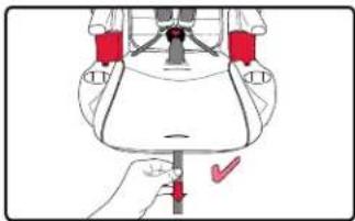 BRITAX Frontier XT - Tirez sur l'ajusteur pour serrer le harnais. - 1