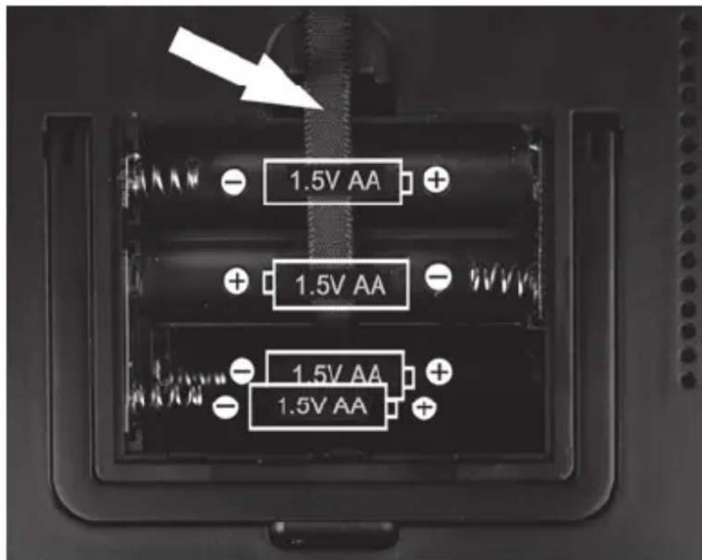 SILVERCREST SWED 500 A1 - Inserting the batteries - 1