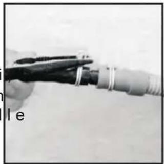 HOOVER LLH D813A2XS - Asenna tyhjennysletku seuraavasti: - 3