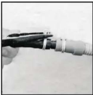 HOOVER LLH D813A2XS - Bevestig de kit als volgt:: - 3