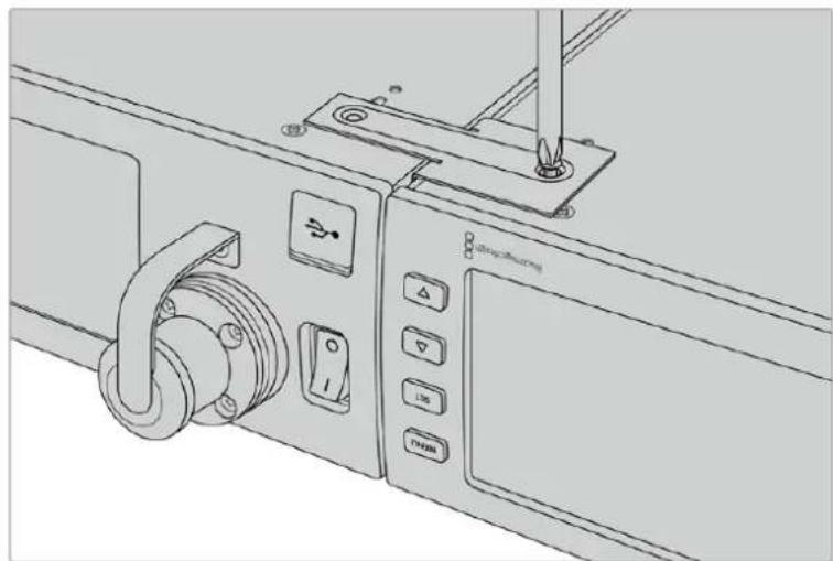 Blackmagic Design URSA Mini Pro 12K - 2台のBlackmagic Studio Fiber Converterを並てラックマウトする準備作業: - 3