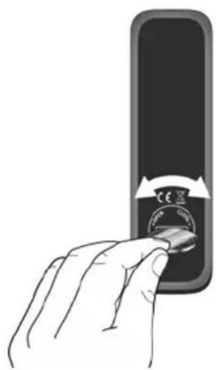 SONORO Prestige SO330 V3 - De batterij in de afstandsbediening plaatsen - 1