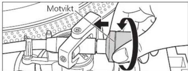 TECHNICS EAHF70N - Fäst motvikten på tonarmens bakre ända. - 1