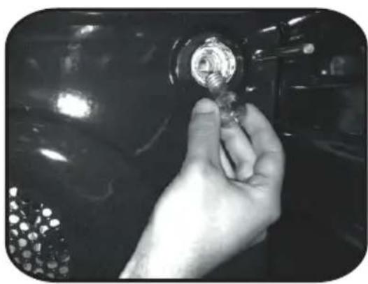 HOOVER HOF4050WAE - REEMPLACEMENT DE L'AMPOULE - 2