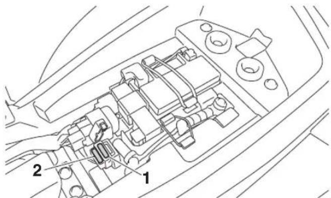 YAMAHA YFM90 (2018) - FBU25246 Remplacement du fusible - 1