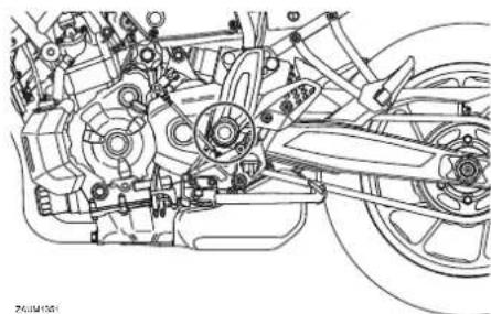 YAMAHA XSR700 (2017) - Lubrification des pivots du bras oscillant - 1