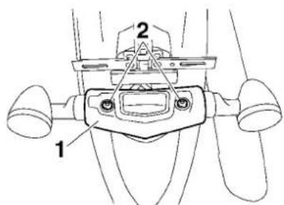 YAMAHA XVS1300A (2016) - Remplacement de I'ampoule d'éclairage de la plaque d'immatriculation - 1