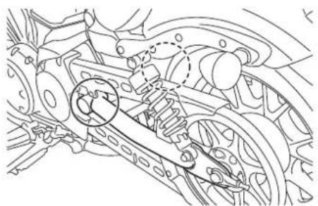 YAMAHA XVS950CU (2016) - Lubrification des pivots du bras oscillant - 1