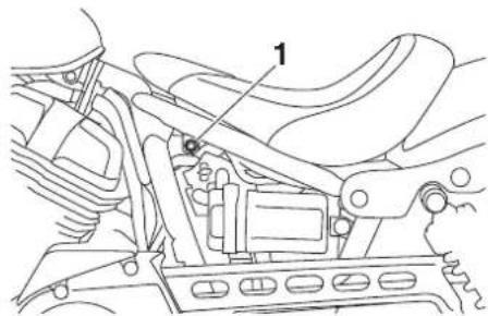 YAMAHA XVS950CU (2016) - Dépose de la selle du pilote - 1