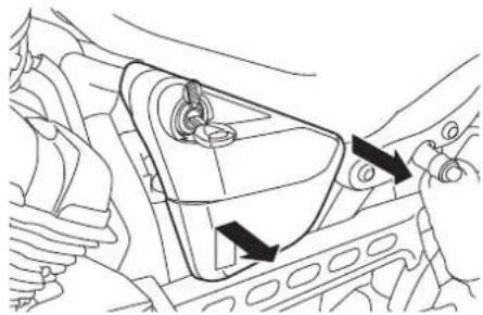 YAMAHA XVS950CU (2016) - Dépose et repose du cache - 3