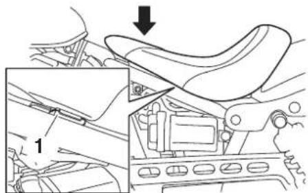 YAMAHA XVS950CU (2016) - Mise en place de la selle du pilote - 2