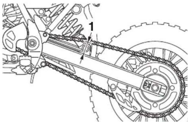 YAMAHA YZ65 (2021) - Contrôle de la tension de la chaine de transmission - 1