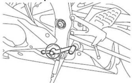 YAMAHA YZFR6 (2019) - FAC44276 Contrôle et lubrification de la pedale de frein et du selecteur - 2
