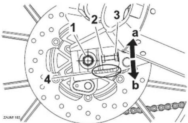 YAMAHA MT125 (2016) - Réglage de la tension de la chaine de transmission - 1