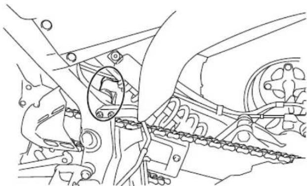 YAMAHA YFM700R (2016) - Lubrification des pivots du bras oscillant - 1