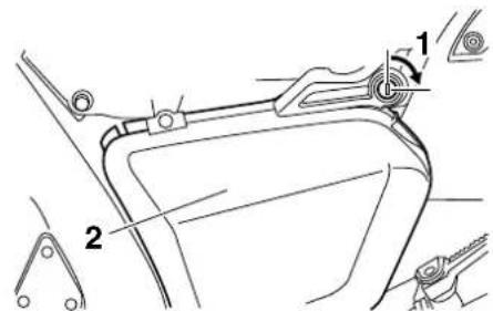 YAMAHA VMAX VMX17 (2015) - Dépose du cache - 1